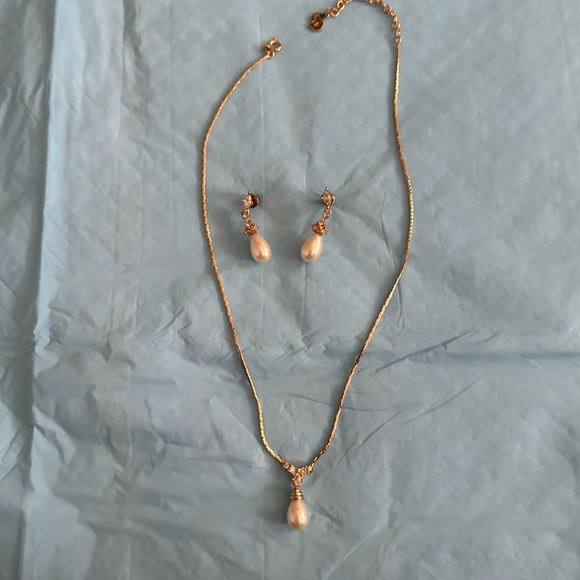 VINTAGE CHRISTIAN DIOR GOLD PLATED CRYSTAL PEARL EARRINGS NECKLACE SET BRAND NEW - Picture 8 of 10